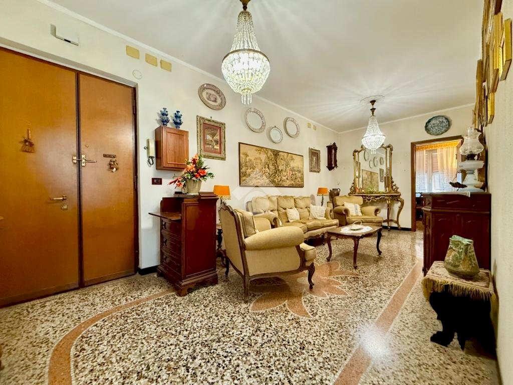 Four-room apartment Via Giovanni Tommaso Invrea, Genova (neighborhood Foce) - photo 2