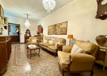 Four-room apartment Via Giovanni Tommaso Invrea, Genova (neighborhood Foce) - photo 4