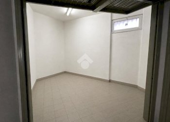 Magazzino viale goffredo franchini, Genova (zona Nervi) - foto 2