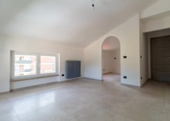 Soggiorno - Trilocale via Saint Martin de Corleans, 183, Aosta - foto 3