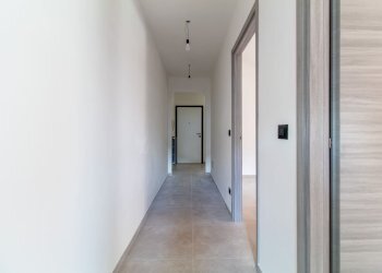 Corridoio - Trilocale via Saint Martin de Corleans, 183, Aosta - foto 8