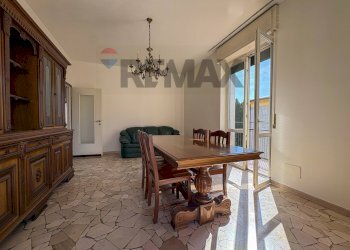 Sala da pranzo - Trilocale Via Feltre
 
19, Varese - foto 5