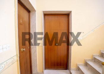 Scale - Four-room apartment Via Giuseppe Verdi
 
1, Valverde - photo 29