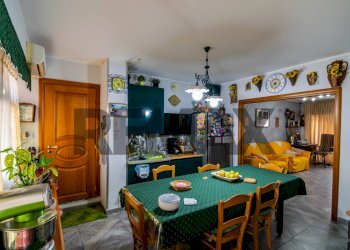 Sala da pranzo - Quadrilocale Viale Bummacaro
 
14, Catania - foto 5