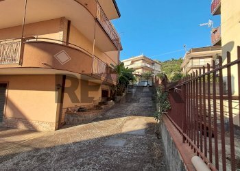 Edificio all\'aperto - Semi-detached house Via Regina Margherita
 
155, Gaggi - photo 1