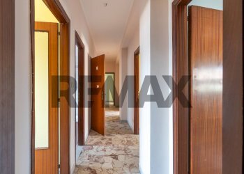 Hall / corridoio - Apartment Via Pentapoli
 
9, Priolo Gargallo - photo 17