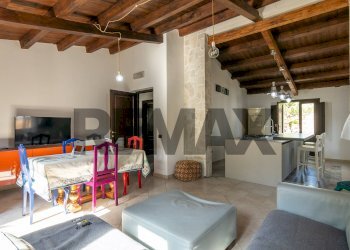 Sala da pranzo - Villa Via per Canicattini
 
29, Siracusa - photo 11