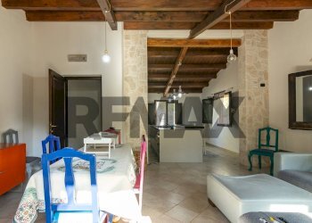 Sala da pranzo - Villa Via per Canicattini
 
29, Siracusa - photo 16