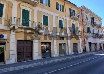Edificio all\'aperto - Negozio ADRIATICA
 
274, Francavilla al Mare - foto 9