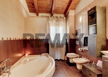 Bagno - Villa Strada Vicinale della Carlina
 
17A, Novara - photo 24