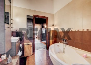 Bagno - Villa Strada Vicinale della Carlina
 
17A, Novara - photo 28