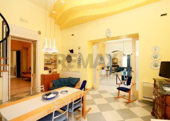 Sala da pranzo - Casa indipendente Corso Lorenzo Fazzini
 
11, Vieste - foto 5