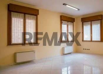 Stanza vuota - Commercial Premises VIA BACCHIAVINI
9, Guastalla - photo 3