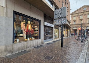 Zona - Negozio via Ugo Bassi, 15, Bologna (zona Centro Storico) - foto 2