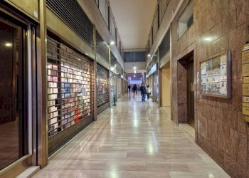 Zona - Negozio via Ugo Bassi, 15, Bologna (zona Centro Storico) - foto 5