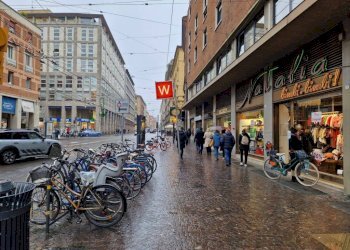 Zona - Negozio via Ugo Bassi, 15, Bologna (zona Centro Storico) - foto 6