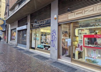 Zona - Negozio via Ugo Bassi, 15, Bologna (zona Centro Storico) - foto 8
