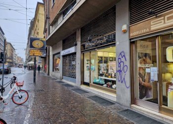 Zona - Negozio via Ugo Bassi, 15, Bologna (zona Centro Storico) - foto 9