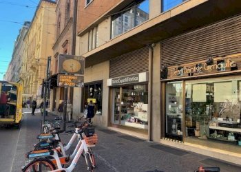 Zona - Negozio via Ugo Bassi, 15, Bologna (zona Centro Storico) - foto 20