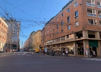Zona - Negozio via Ugo Bassi, 15, Bologna (zona Centro Storico) - foto 25