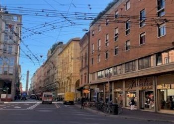 Zona - Negozio via Ugo Bassi, 15, Bologna (zona Centro Storico) - foto 27