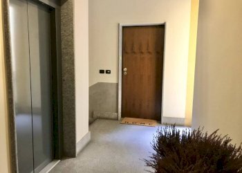 Interno palazzo - Three-room apartment via Festa del Perdono, Milano - photo 9