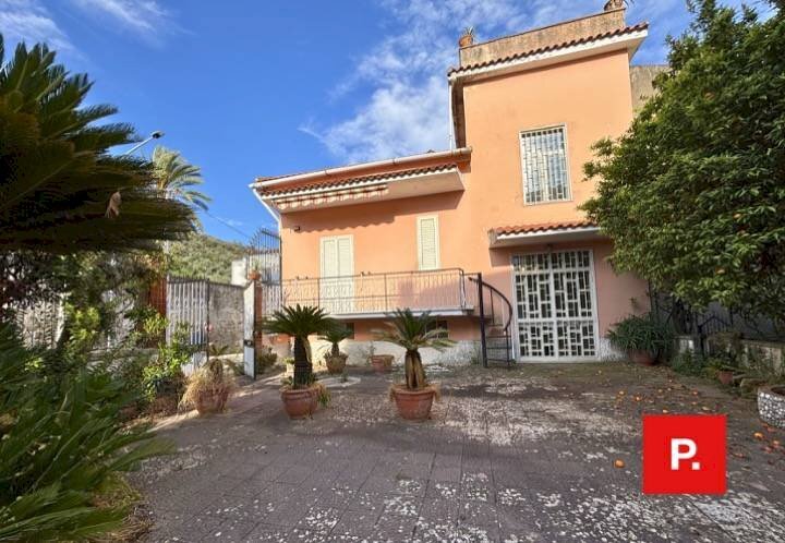 Foto 1 - Villa Via Grassi
 
1, Caserta - foto 1