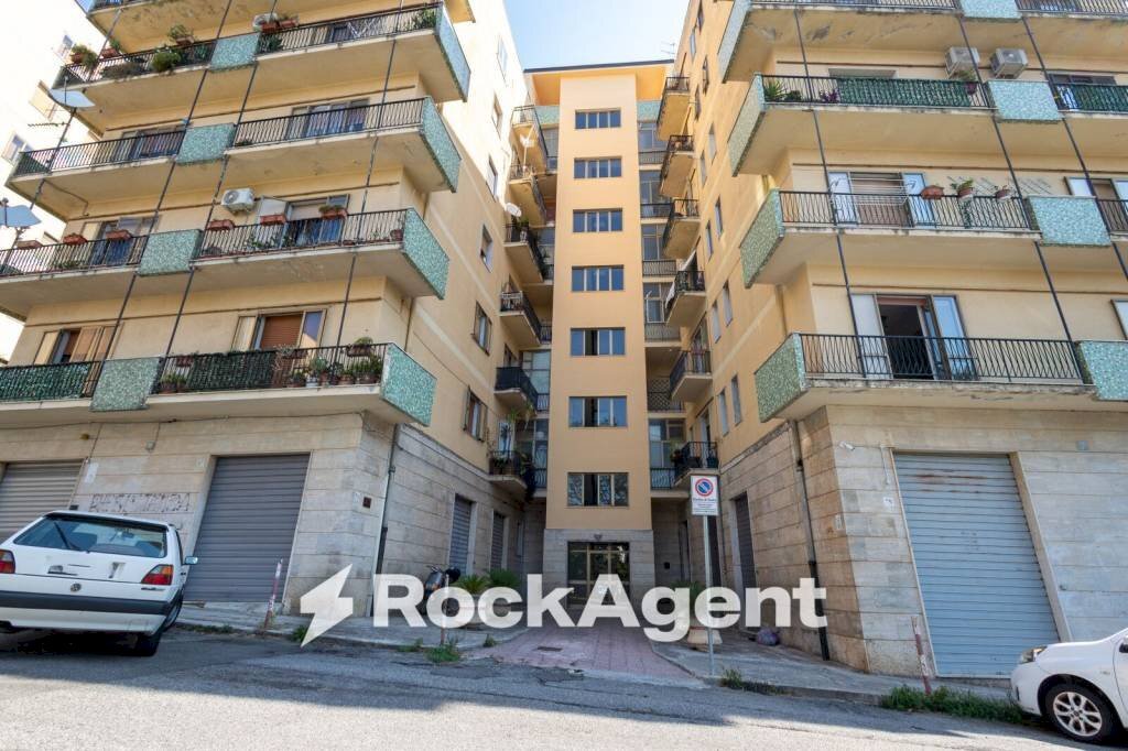 Facciata - Apartment via Raffaele Teti, 73, Catanzaro - photo 2