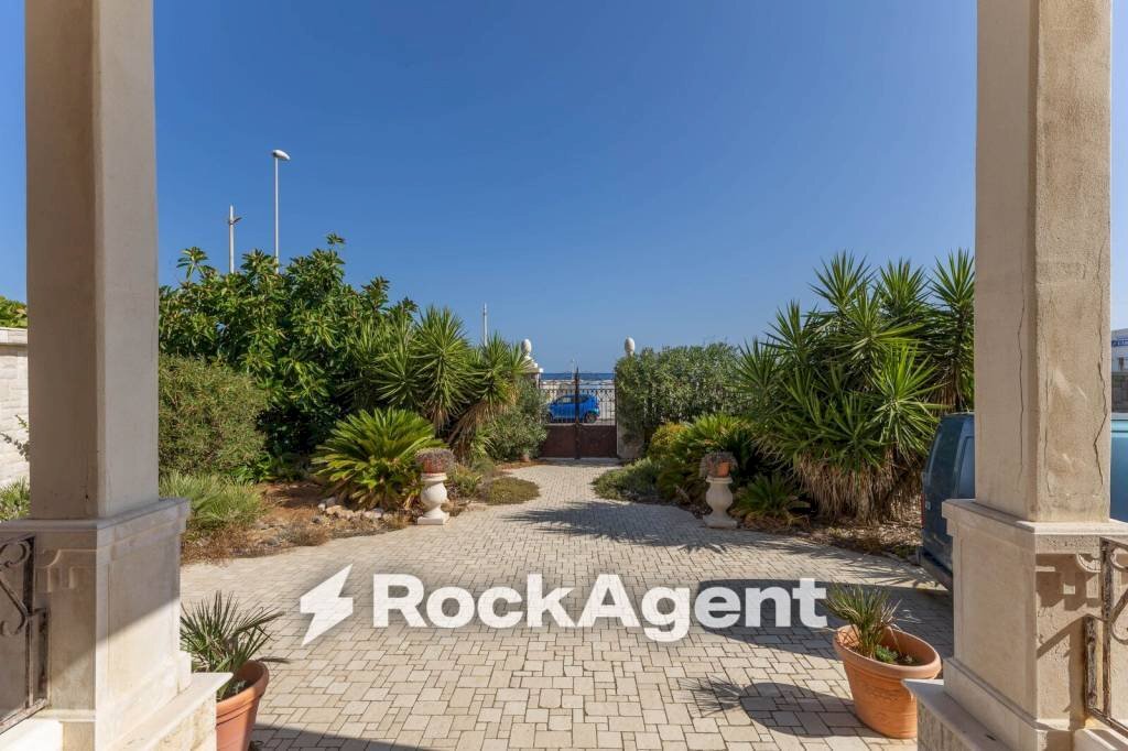 Giardino - Villa Lungomare Cristoforo Colombo, 240, Bari (neighborhood Santo Spirito) - photo 2