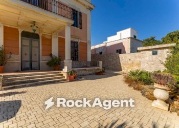 Cortile interno - Villa Lungomare Cristoforo Colombo, 240, Bari (neighborhood Santo Spirito) - photo 4