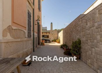 Cortile interno - Villa Lungomare Cristoforo Colombo, 240, Bari (neighborhood Santo Spirito) - photo 6