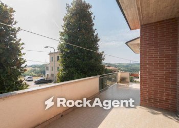Terrazzo - Independent house Sobborgo San Nicolò, 22, Montecarotto - photo 9