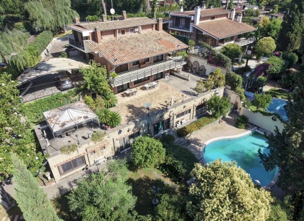 Piscina - Villa via Kenia, Roma (neighborhood EUR) - photo 1