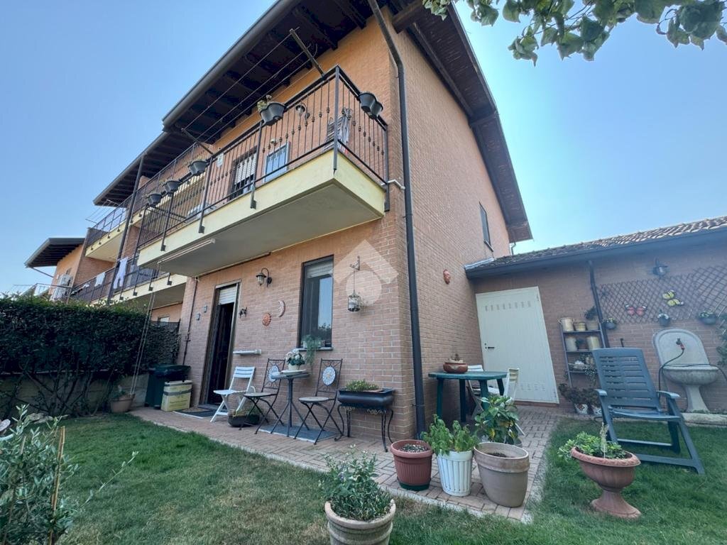 Porzione di casa Viale Beato Quagliotti, Cameri - foto 1