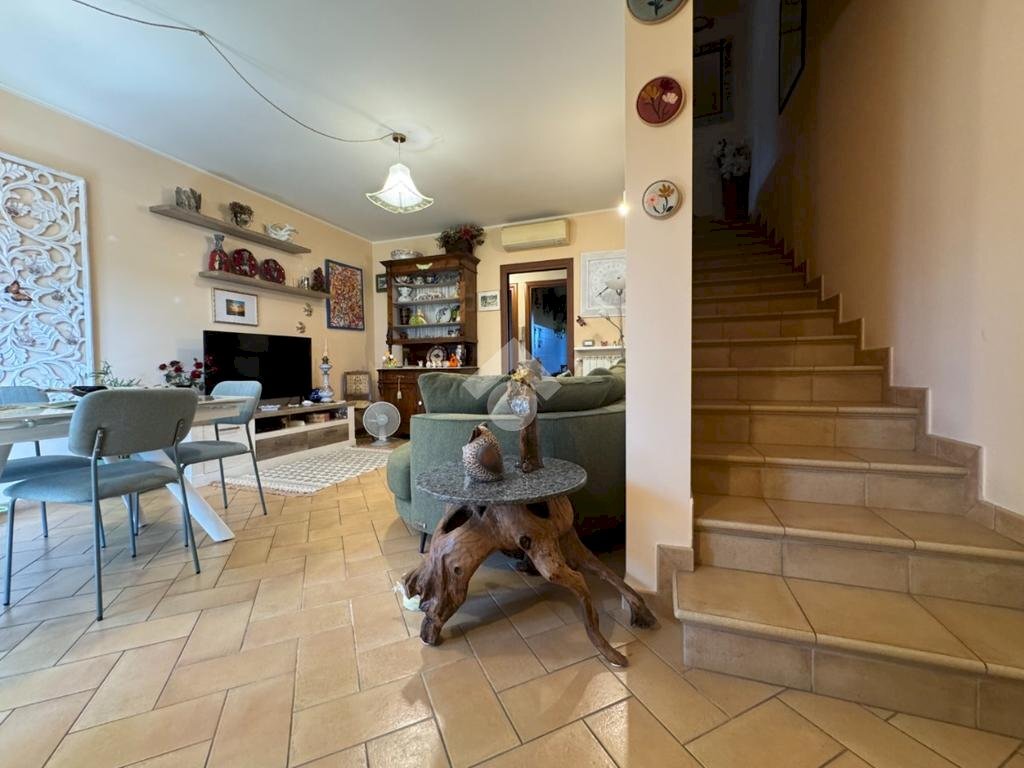 Porzione di casa Viale Beato Quagliotti, Cameri - foto 2