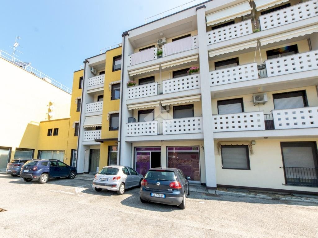 Shop Via Guglielmo Massaia, Casale Monferrato - photo 2
