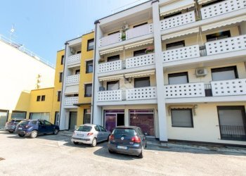 Negozio Via Guglielmo Massaia, Casale Monferrato - foto 2