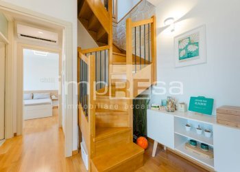 scala accesso sottotetto - Three-room apartment via Bakhita, Mirano - photo 12
