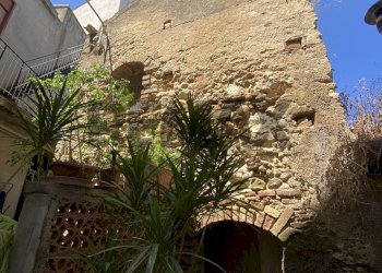 Edificio all\'aperto - Casa semi indipendente Via Mannella
 
69, Spadafora - foto 4