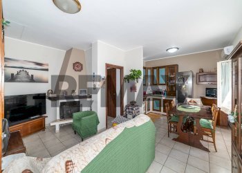 Sala da pranzo - Trilocale Via dei Gerani
 
4, Mascalucia - foto 3