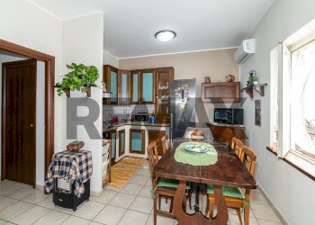 Sala da pranzo - Trilocale Via dei Gerani
 
4, Mascalucia - foto 5