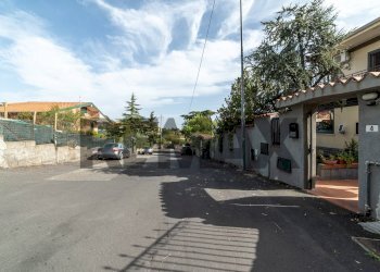 Edificio all\'aperto - Trilocale Via dei Gerani
 
4, Mascalucia - foto 23
