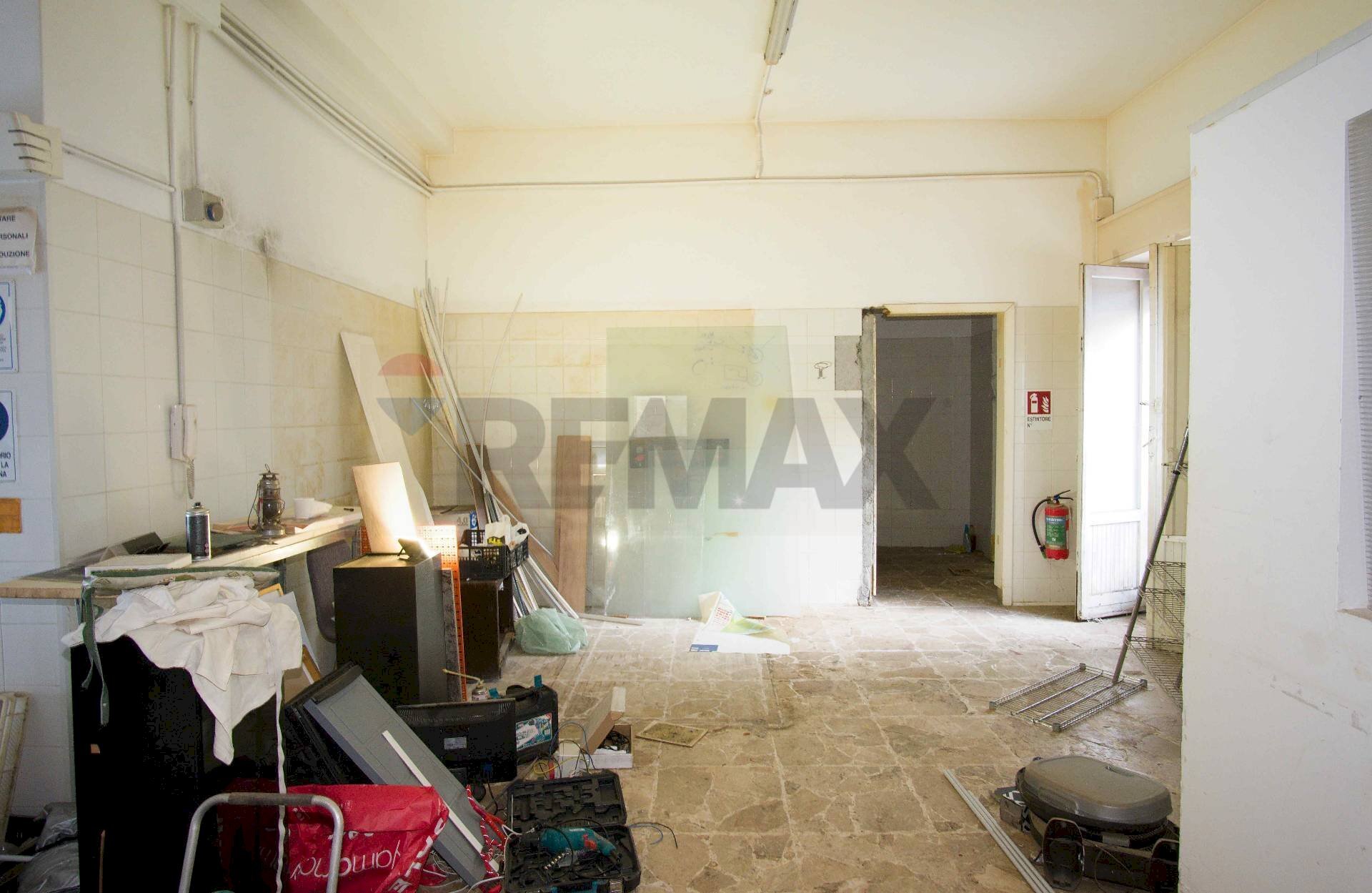 Hall / corridoio - Negozio Via scala Sant'Anna
18-20-24-26, Aci Catena - foto 3
