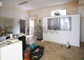 Soggiorno - Negozio Via scala Sant'Anna
18-20-24-26, Aci Catena - foto 13