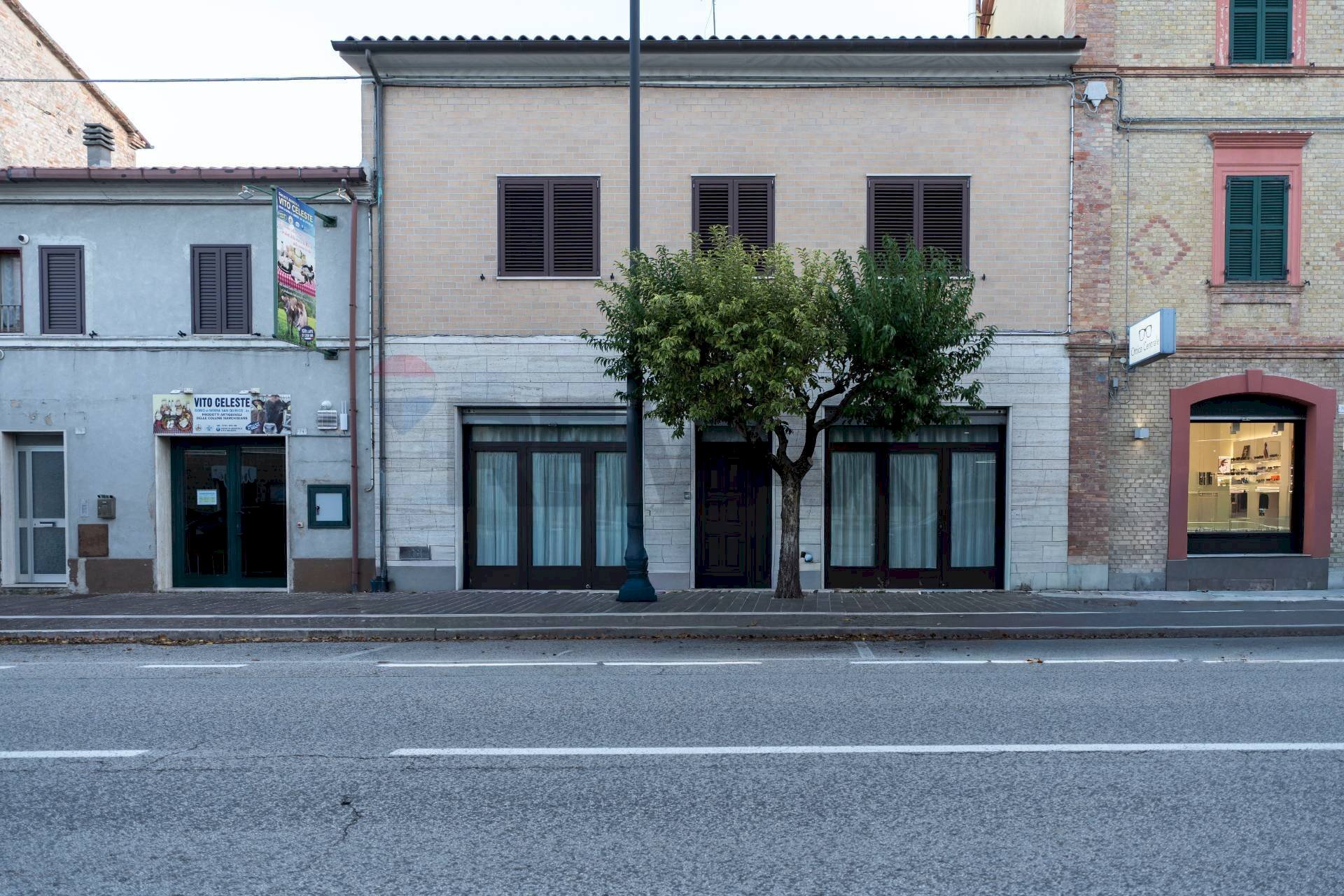 Casa all\'aperto - Negozio Via Risorgimento
 
72, Maiolati Spontini - foto 1