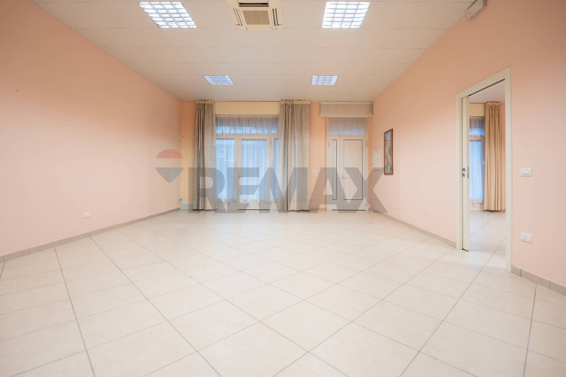 Stanza vuota - Negozio Via Risorgimento
72, Maiolati Spontini - foto 3