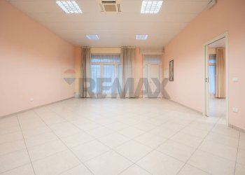 Stanza vuota - Negozio Via Risorgimento
72, Maiolati Spontini - foto 3