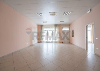 Stanza vuota - Negozio Via Risorgimento
72, Maiolati Spontini - foto 4