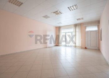 Stanza vuota - Negozio Via Risorgimento
72, Maiolati Spontini - foto 5