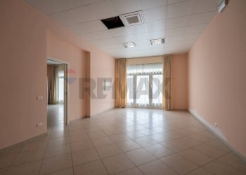Stanza vuota - Negozio Via Risorgimento
72, Maiolati Spontini - foto 6
